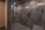 River Joy Lodge: Basement Master Shower